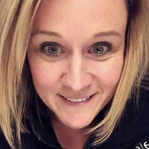 Meet your Posher, Eva